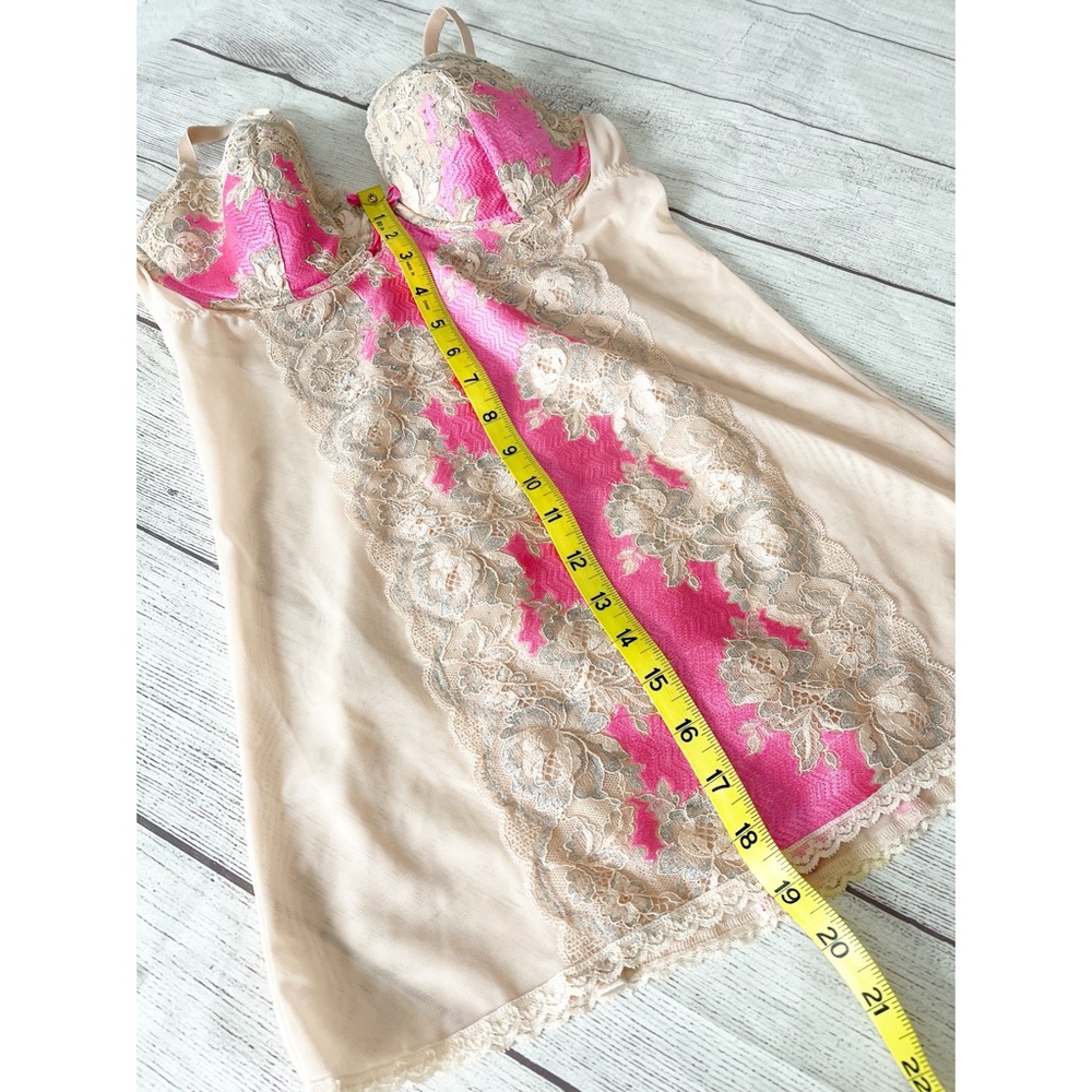 Victoria’s Secret crystal lace form fitting camisole/top with built in bra 36C - Picture 10 of 11